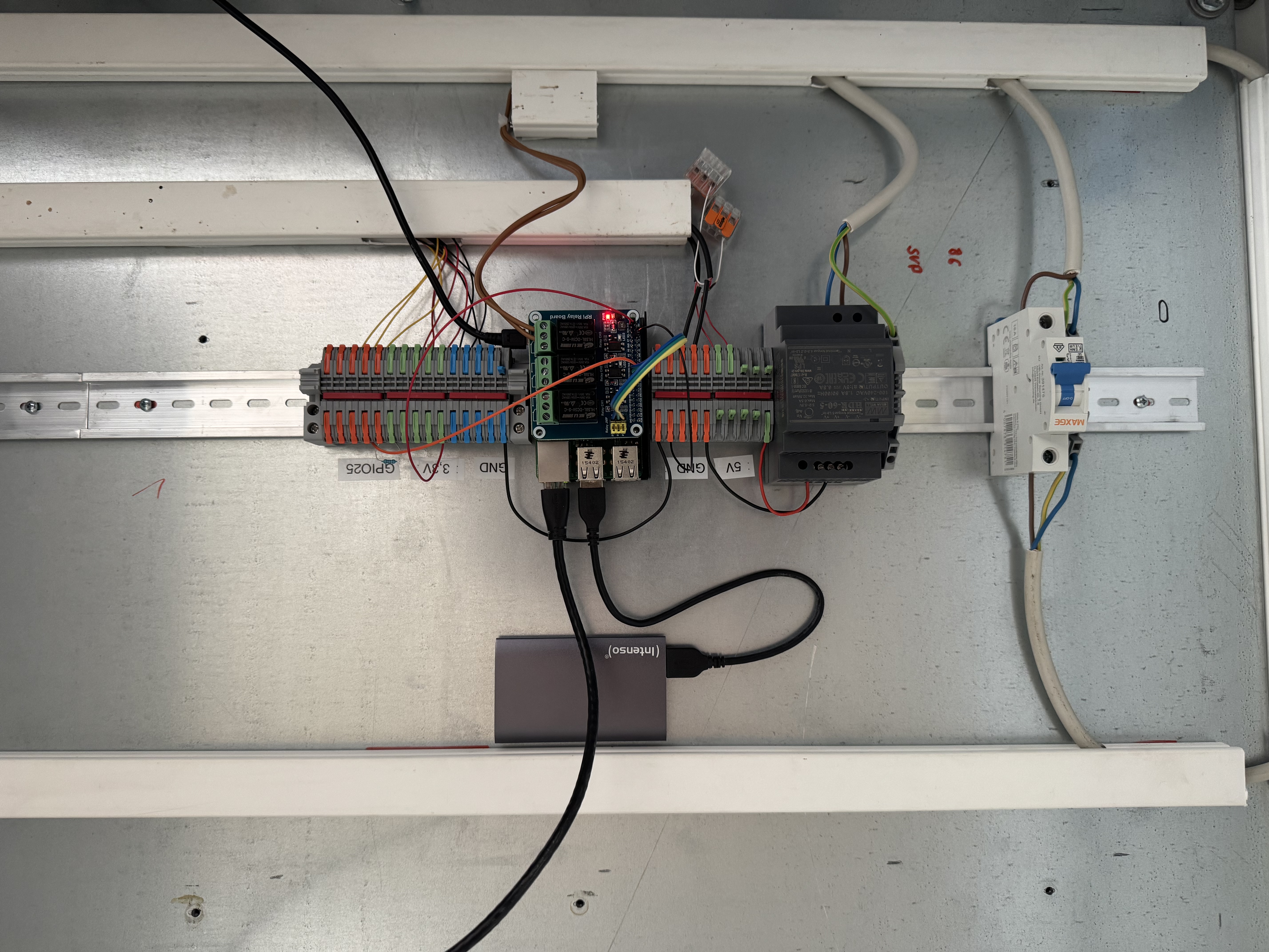 Version 1: The initial setup on the DIN rail